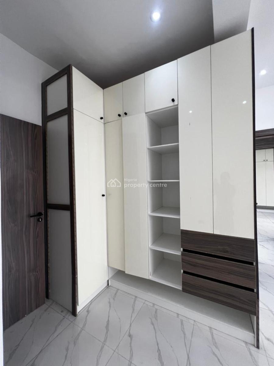 Fully Serviced Well Suited 3 Bedroom, Lekki Phase 1, Lekki, Lagos, Flat / Apartment for Rent