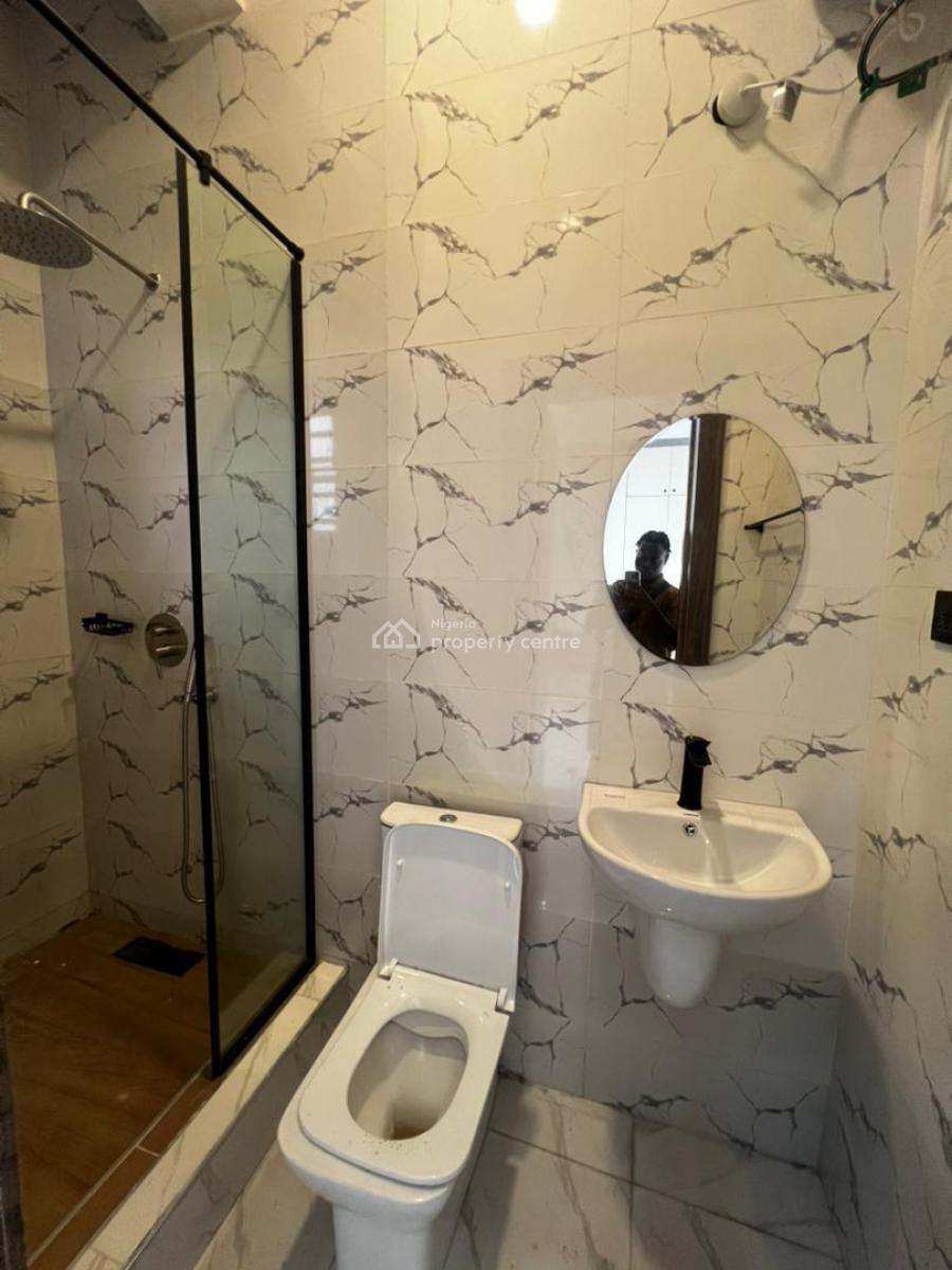 Fully Serviced Well Suited 3 Bedroom, Lekki Phase 1, Lekki, Lagos, Flat / Apartment for Rent