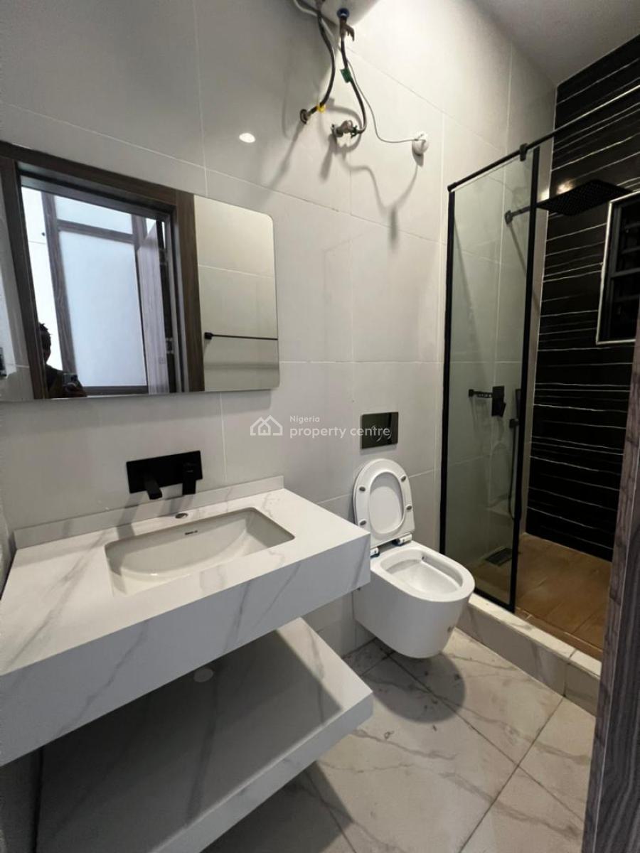 Fully Serviced Well Suited 3 Bedroom, Lekki Phase 1, Lekki, Lagos, Flat / Apartment for Rent