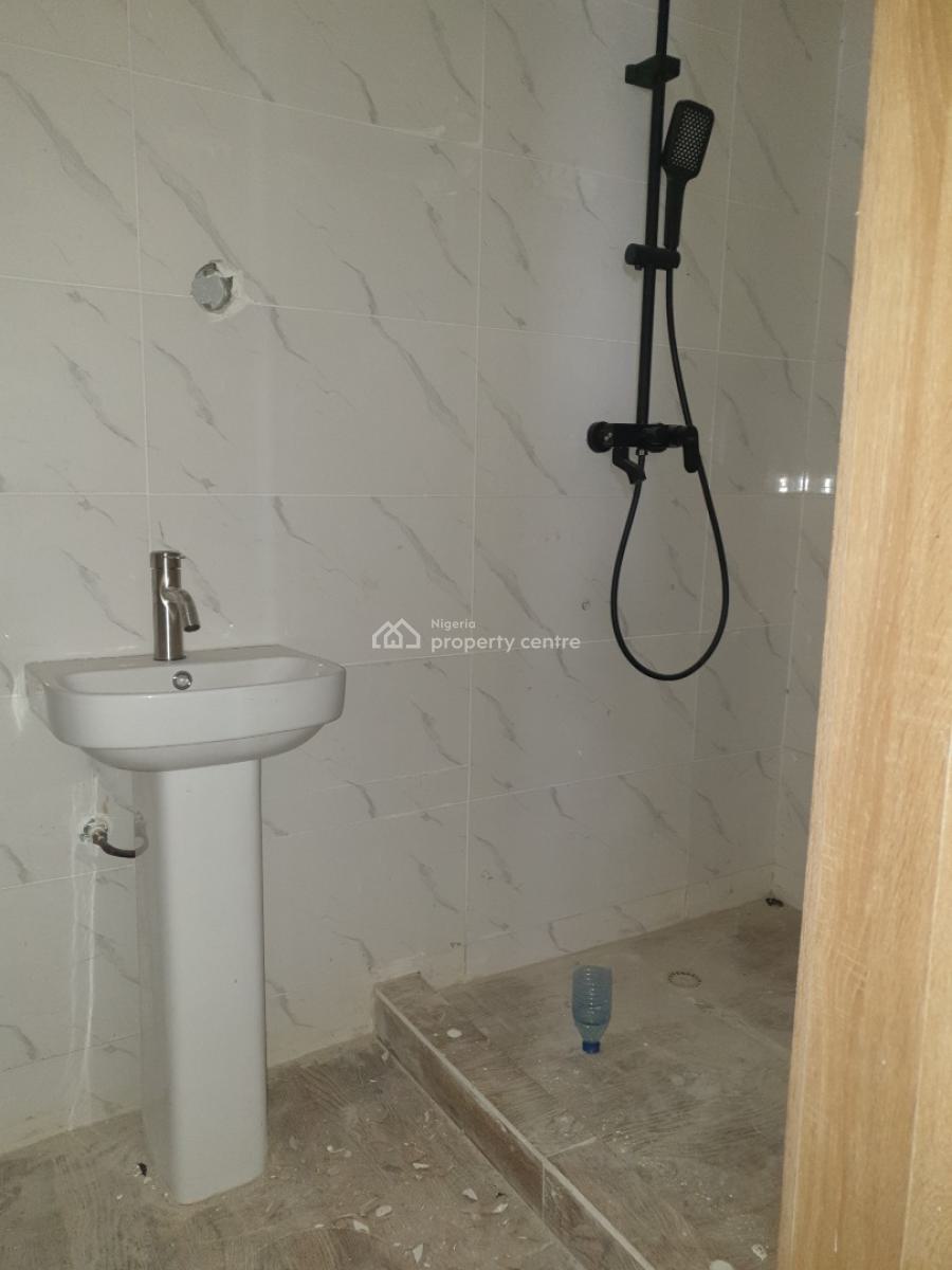 Spacious 2 Bedroom Flat, Spg Road, Lekki, Lagos, Flat / Apartment for Rent