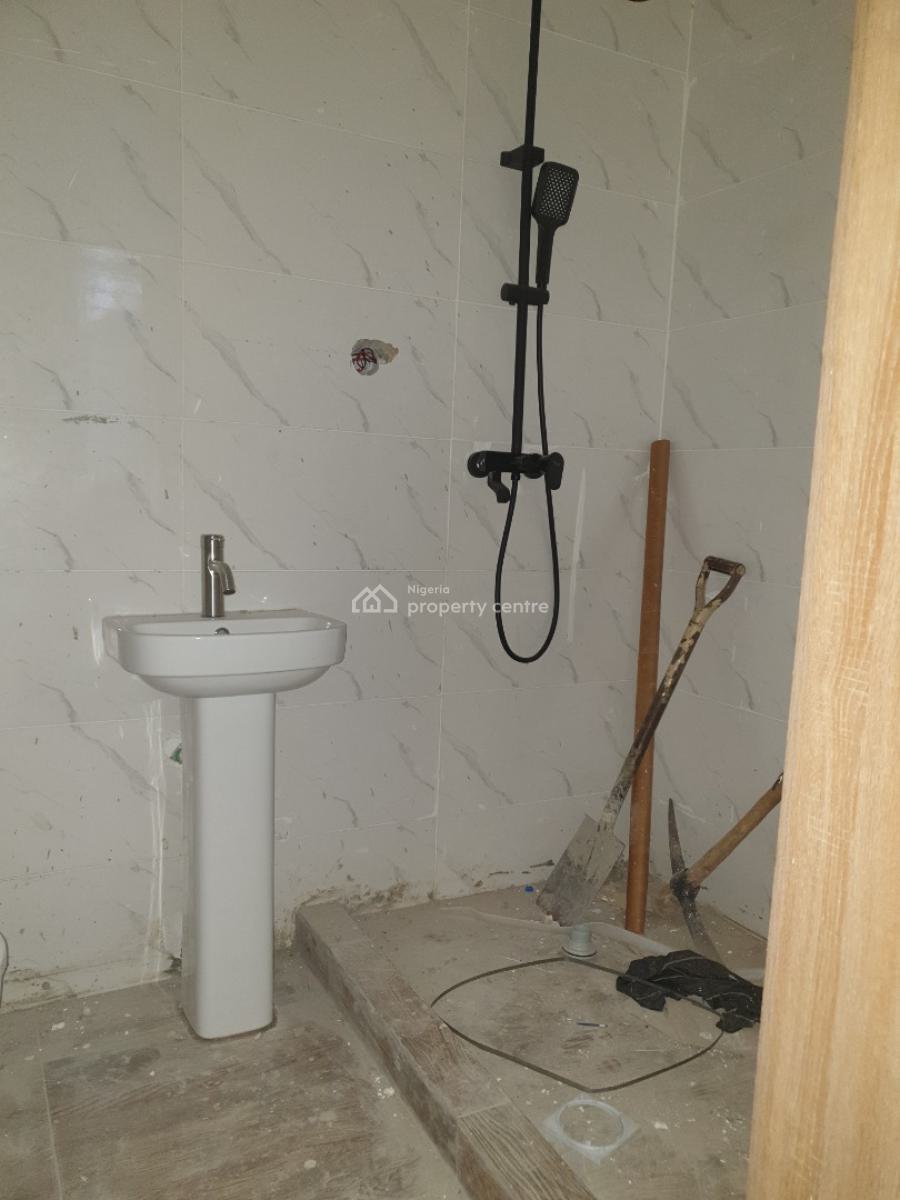 Spacious 2 Bedroom Flat, Spg Road, Lekki, Lagos, Flat / Apartment for Rent