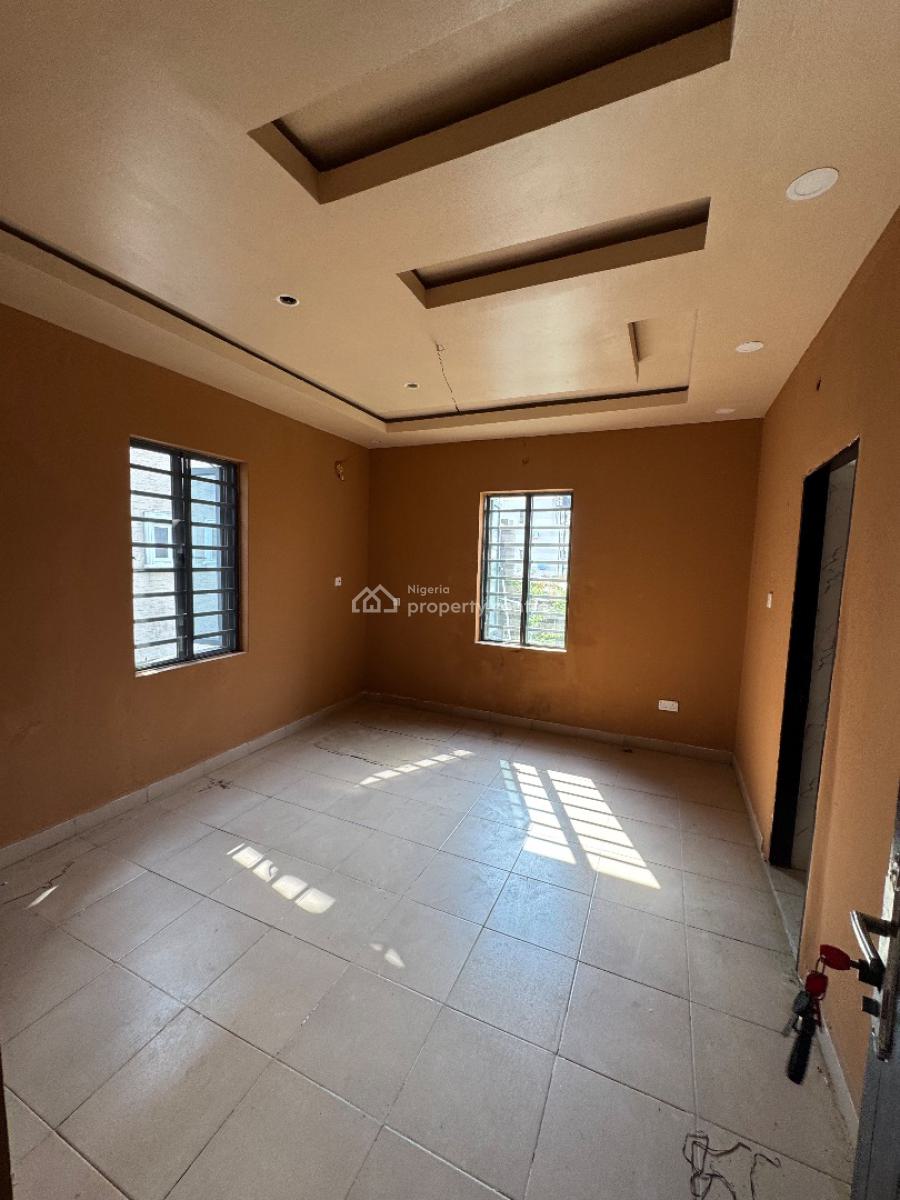 Spacious 3 Bedroom Apartment, Ologolo, Lekki, Lagos, Flat / Apartment for Rent