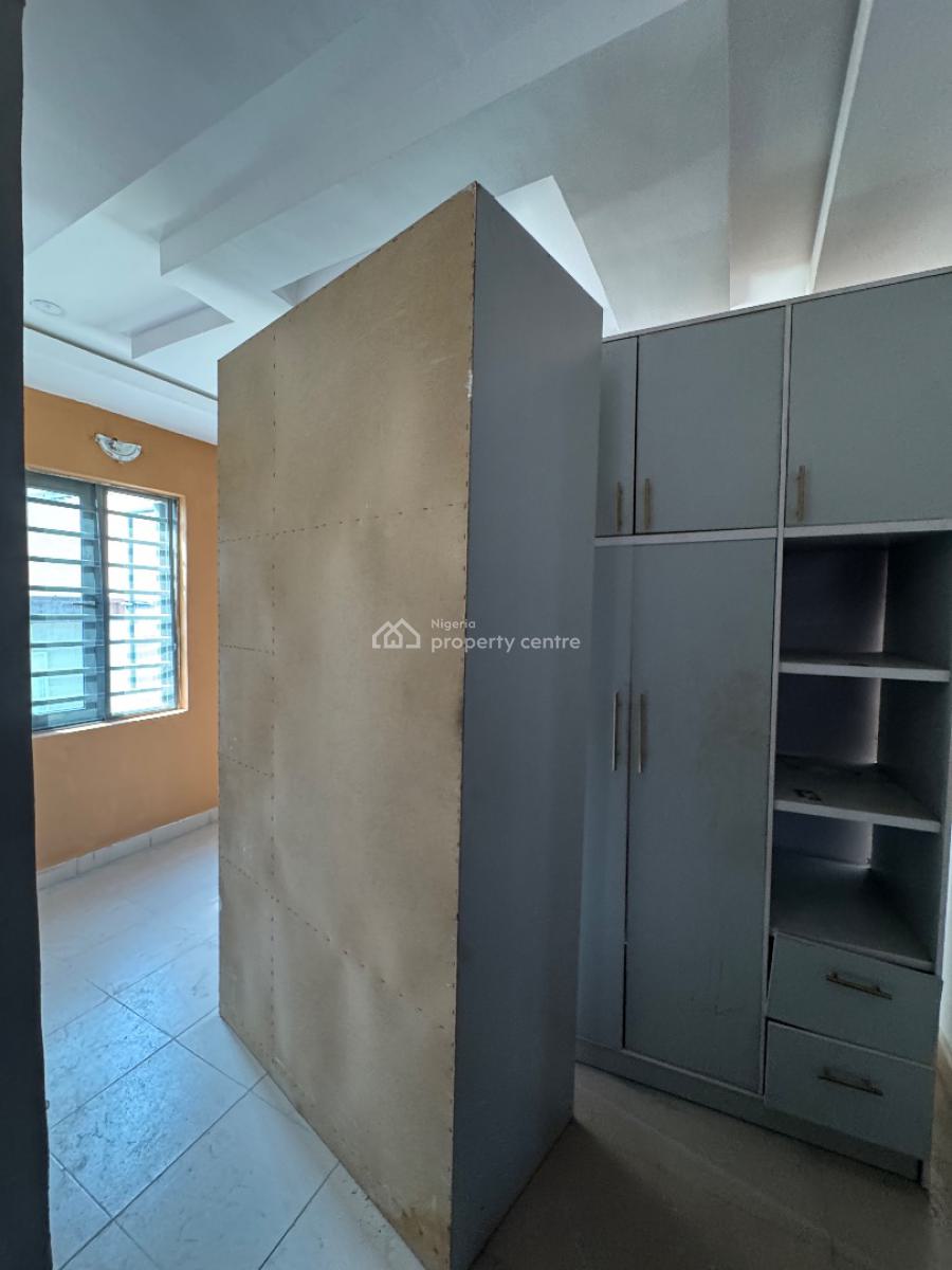 Spacious 3 Bedroom Apartment, Ologolo, Lekki, Lagos, Flat / Apartment for Rent