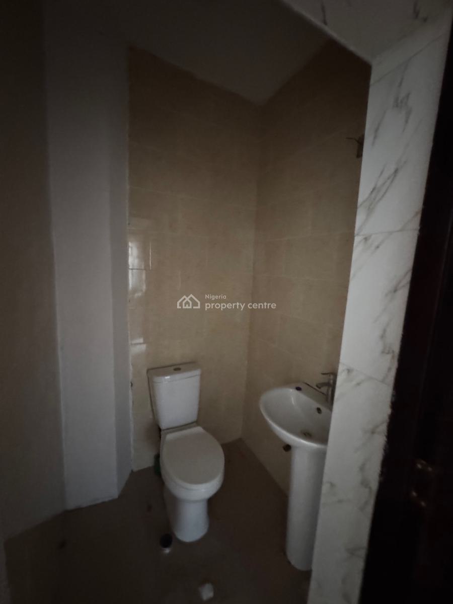 Spacious 3 Bedroom Apartment, Ologolo, Lekki, Lagos, Flat / Apartment for Rent