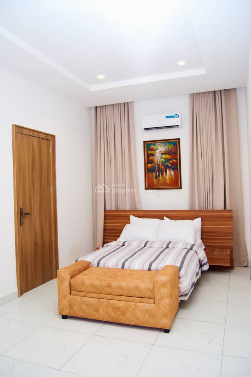 Exquisite 2 Brdroom Penthouse with Bq, Admiralty, Lekki Phase 1, Lekki, Lagos, Flat / Apartment Short Let