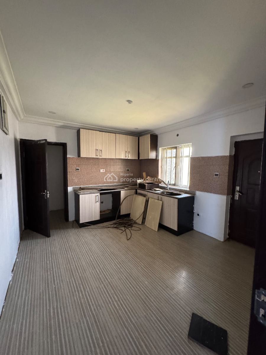 Spacious 3 Bedroom Flat, New Road, Adjacent Chevron, Lekki Expressway, Lekki, Lagos, Flat / Apartment for Rent