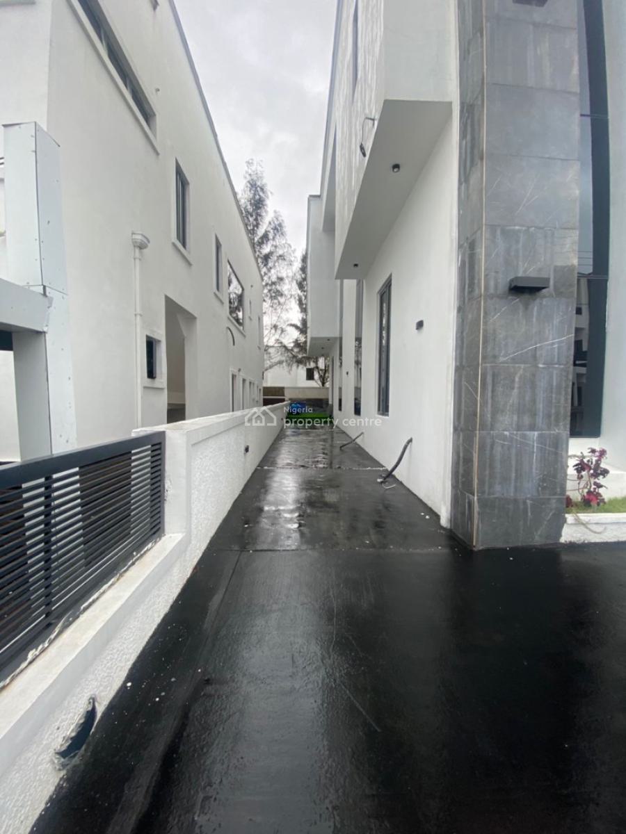 Comfy 5 Bedroom Fully Detached + Bq, Ikota, Lekki, Lagos, Detached Duplex for Sale