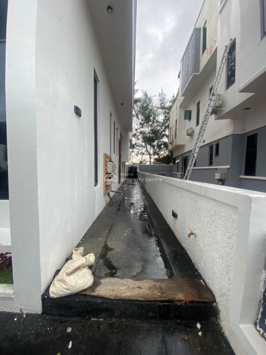 Comfy 5 Bedroom Fully Detached + Bq, Ikota, Lekki, Lagos, Detached Duplex for Sale