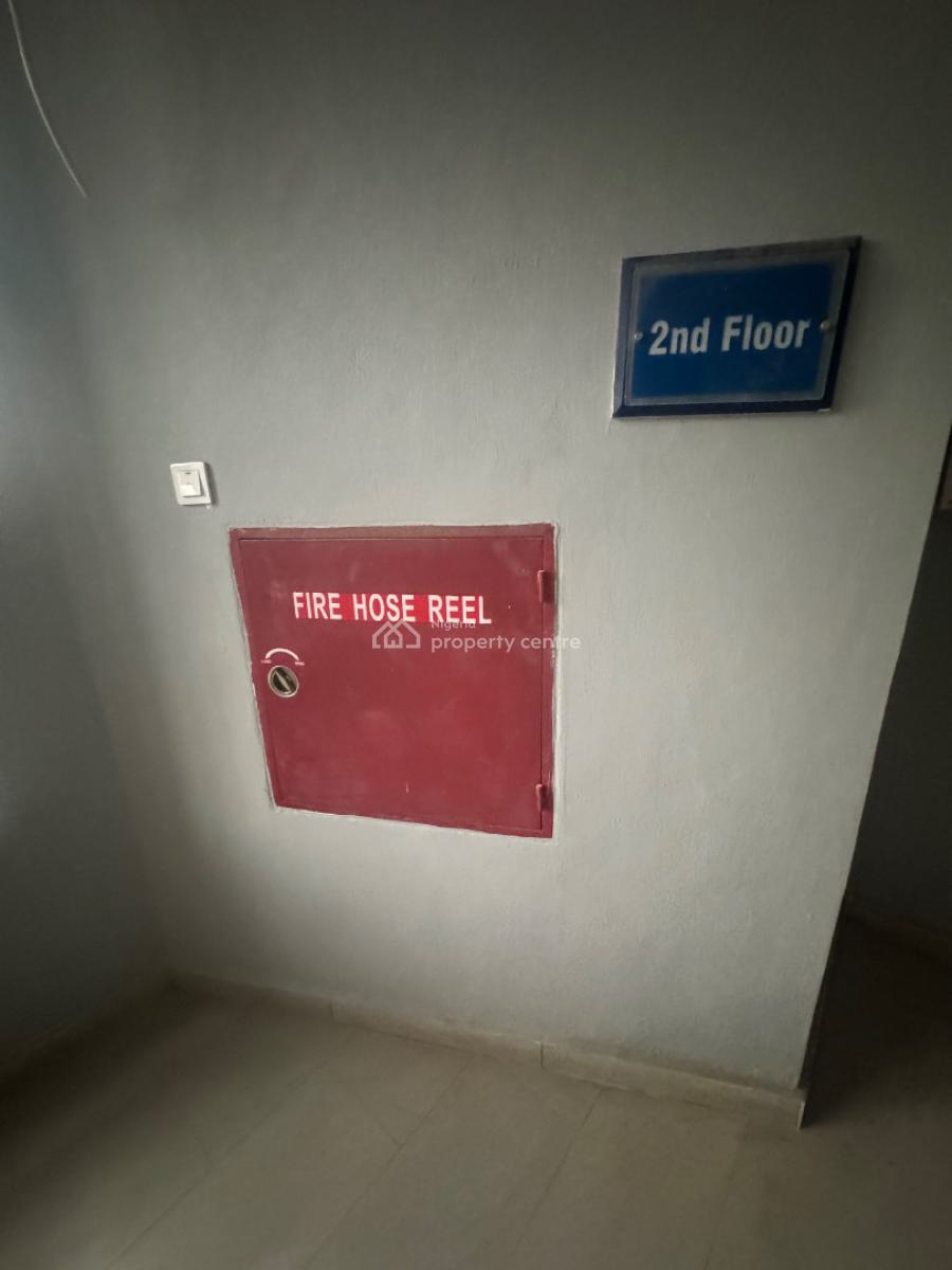 Brand New Refurbished 3 Bedroom Flat with Bq & Swimming Pool in Lekki, Lekki Phase 1, Lekki Phase 1, Lekki, Lagos, Flat / Apartment for Rent