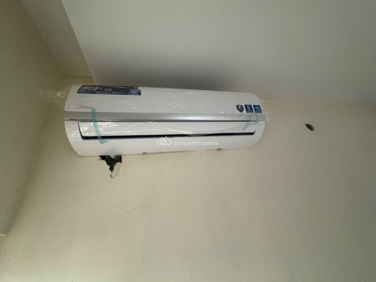 Brand New Refurbished 3 Bedroom Flat with Bq & Swimming Pool in Lekki, Lekki Phase 1, Lekki Phase 1, Lekki, Lagos, Flat / Apartment for Rent