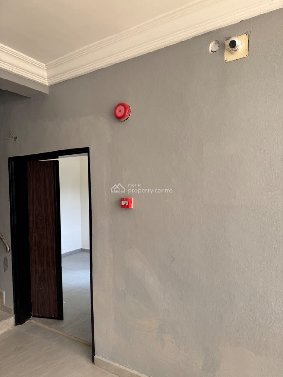 Brand New Refurbished 3 Bedroom Flat with Bq & Swimming Pool, Lekki Phase 1, Lekki, Lagos, Flat / Apartment for Rent