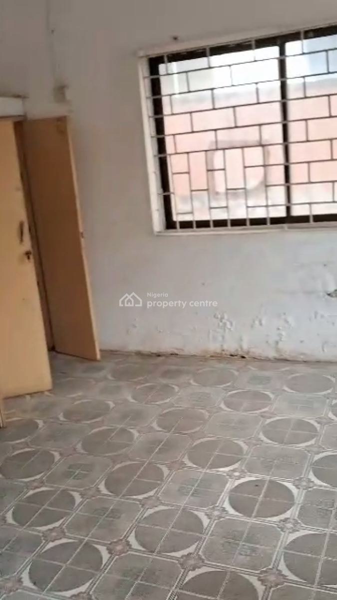 Spacious, Clean 3 Bedroom Apartment in a Nice Estate, Adeniyi Jones, Ikeja, Lagos, Flat / Apartment for Rent