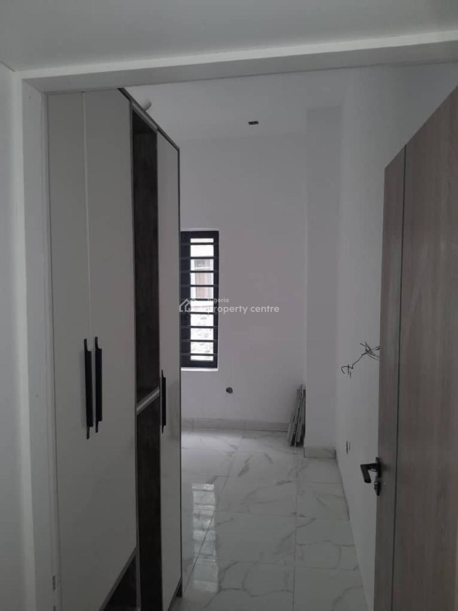 4 Bedroom Fully Detached Duplex    *l     Magodo Gra Phase 2,, Gra Phase 2, Magodo, Lagos, Block of Flats for Sale