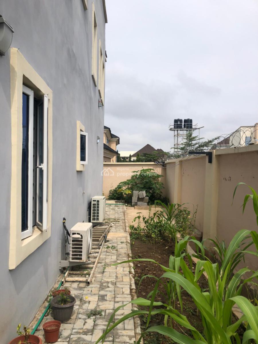 Sweet Standard Four Bedroom Terraced Duplex with a Bq. Selling Empty, Off 1st Avenue, Gwarinpa, Abuja, Terraced Duplex for Sale