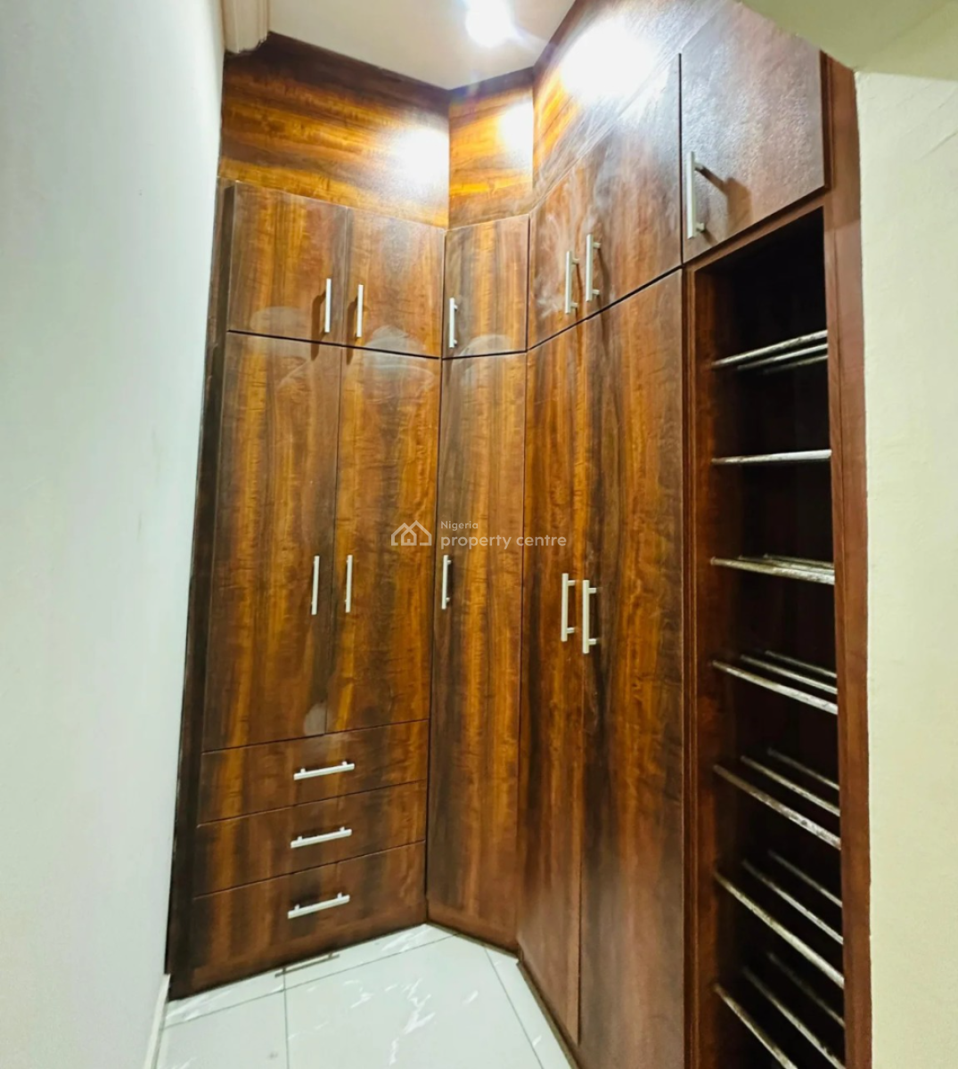 Neatly Built 3 Bedroom  Apartment with No Bq, Lekki 1, Lekki Phase 1, Lekki, Lagos, Flat / Apartment for Rent