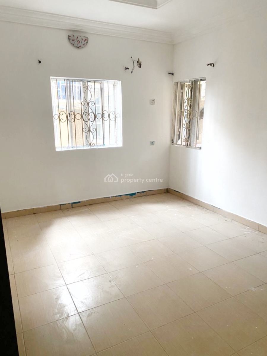 a Well Maintained Spacious 3 Bedroom Flat, Olowora, Omole Phase 2, Ikeja, Lagos, Flat / Apartment for Rent