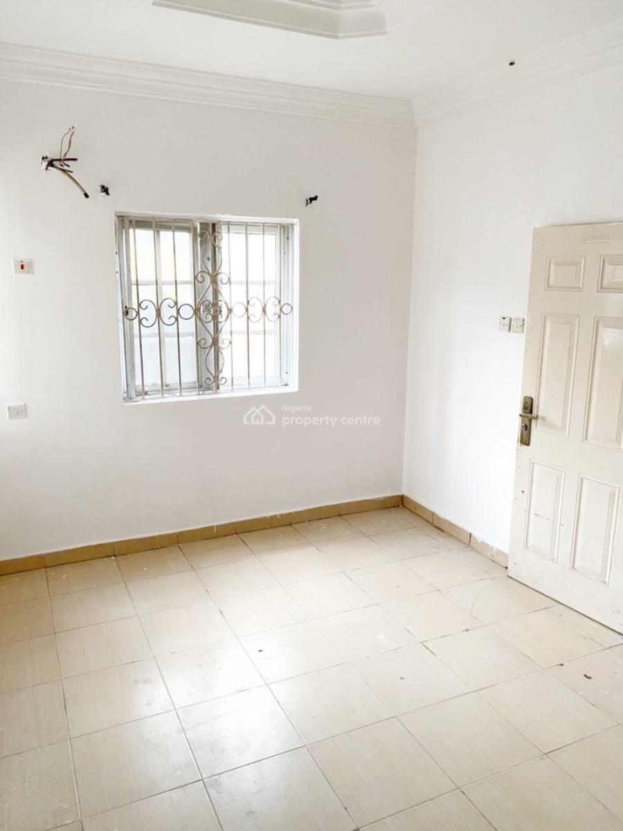 a Well Maintained Spacious 3 Bedroom Flat, Olowora, Omole Phase 2, Ikeja, Lagos, Flat / Apartment for Rent