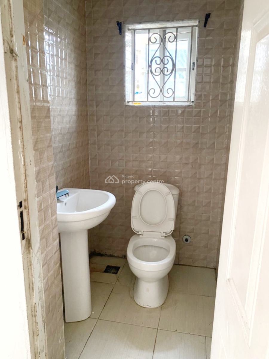 a Well Maintained Spacious 3 Bedroom Flat, Olowora, Omole Phase 2, Ikeja, Lagos, Flat / Apartment for Rent