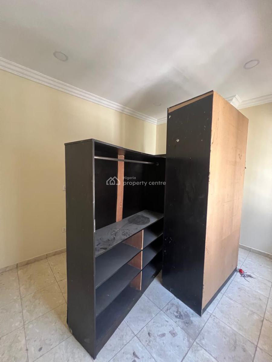 Well Maintained Spacious 3bedroom Apartment, in a Proper Secured Neighborhood, Lekki Phase 1, Lekki, Lagos, Flat / Apartment for Rent