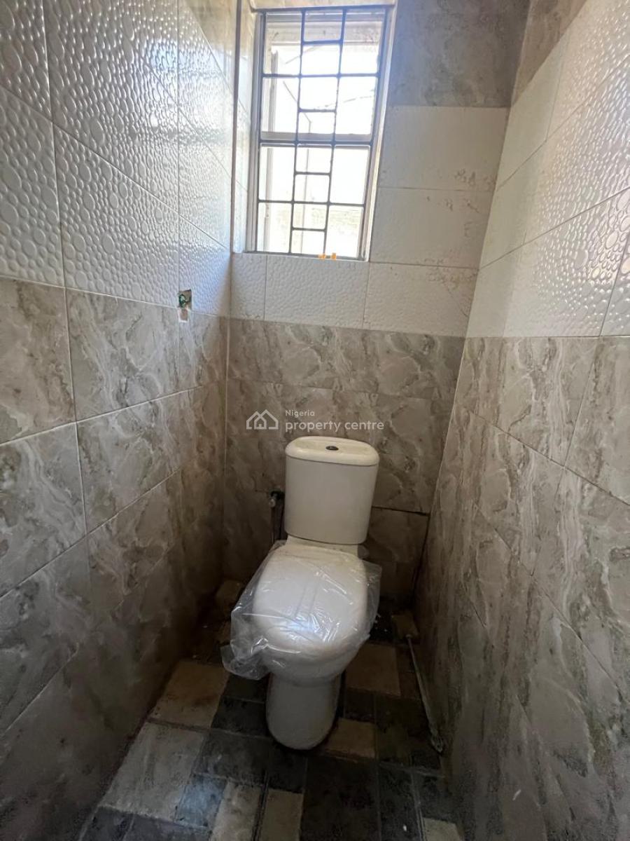 Well Maintained Spacious 3bedroom Apartment, in a Proper Secured Neighborhood, Lekki Phase 1, Lekki, Lagos, Flat / Apartment for Rent