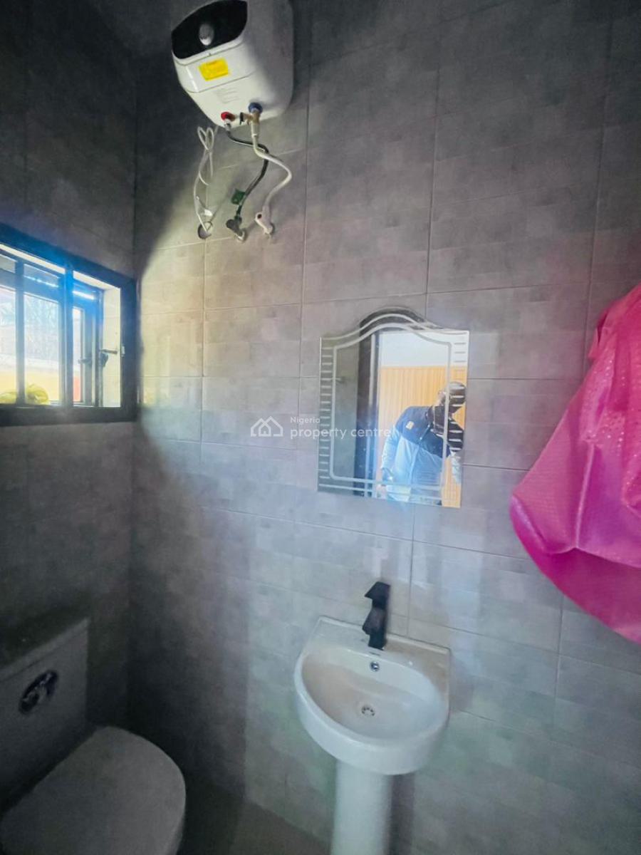 Three Bedroom Flat, Lekki Phase 1, Lekki, Lagos, Flat / Apartment for Rent