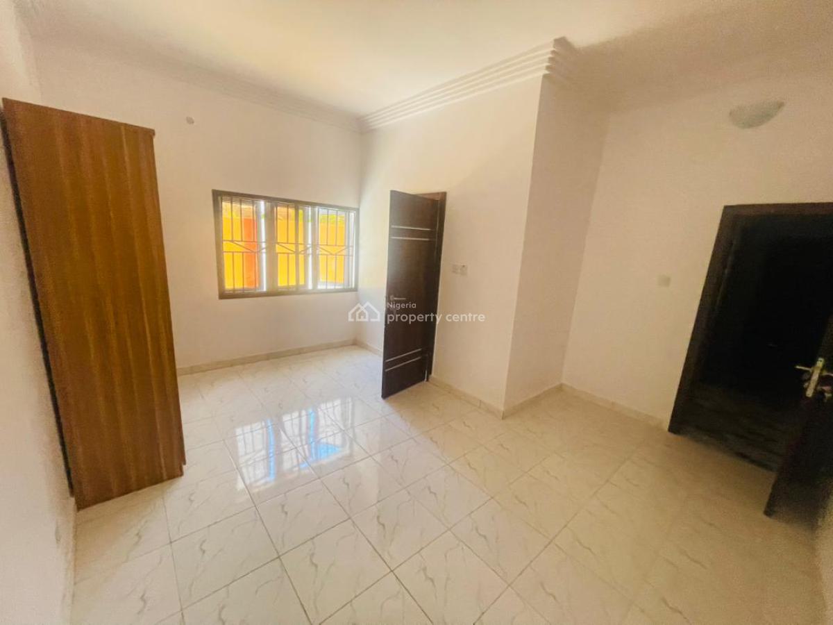 Three Bedroom Flat, Lekki Phase 1, Lekki, Lagos, Flat / Apartment for Rent
