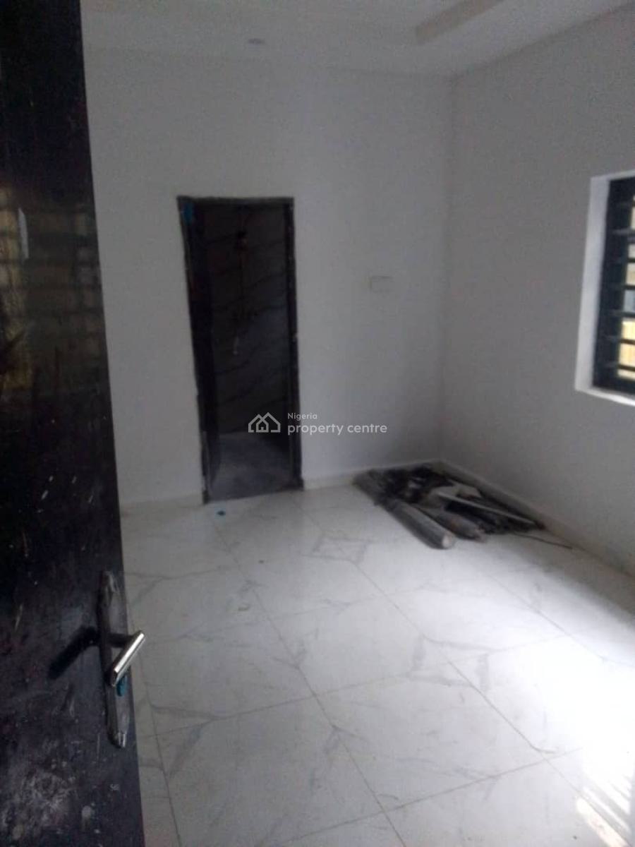 Spacious 2 Bedroom Upstairs, Oribanwa Phase 2, Oribanwa, Ibeju Lekki, Lagos, Flat / Apartment for Rent