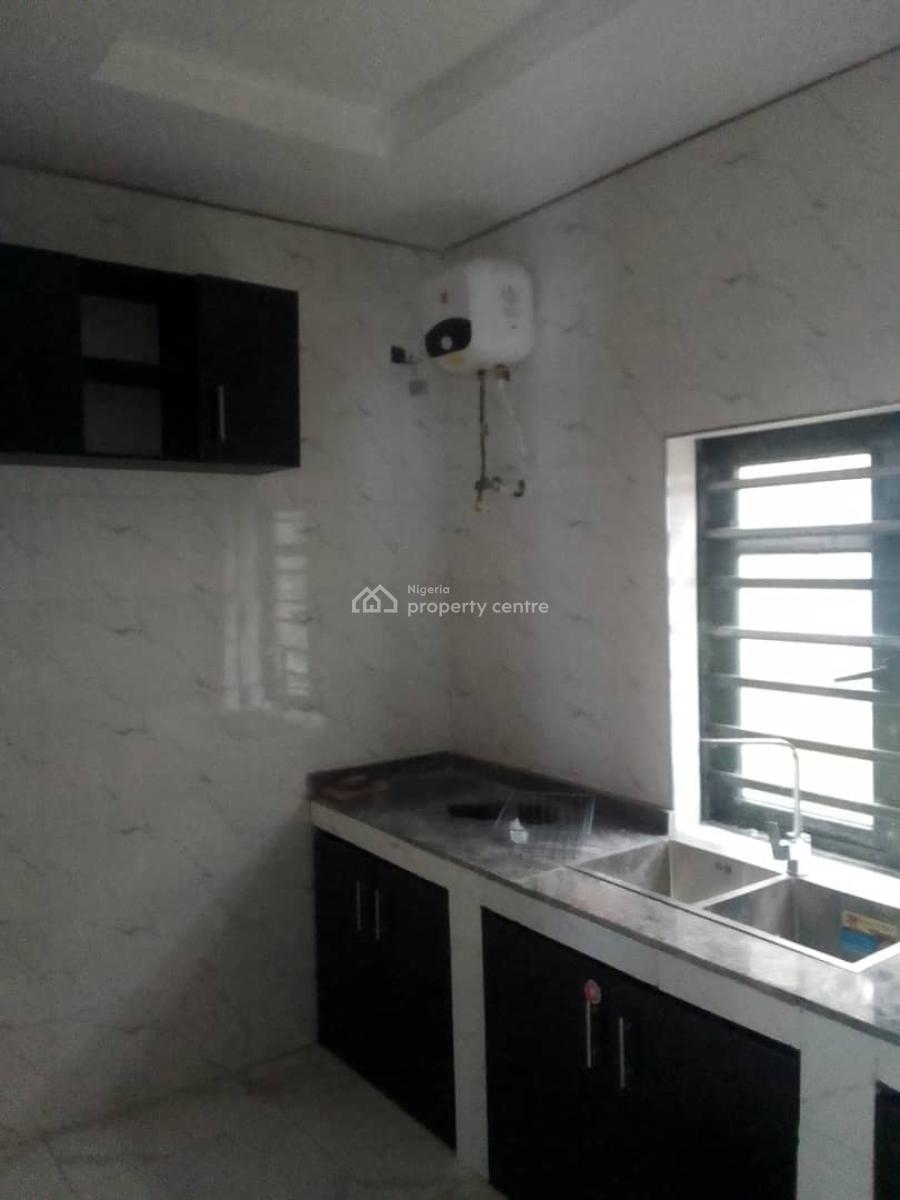 Spacious 2 Bedroom Upstairs, Oribanwa Phase 2, Oribanwa, Ibeju Lekki, Lagos, Flat / Apartment for Rent