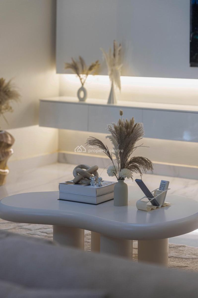 a Luxurious 2 Bedroom Apartment at Lekki Phase 1, Lekki Phase 1, Lekki, Lagos, Flat / Apartment Short Let
