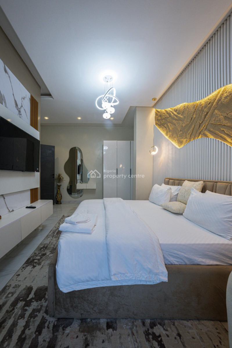 a Luxurious 2 Bedroom Apartment at Lekki Phase 1, Lekki Phase 1, Lekki, Lagos, Flat / Apartment Short Let