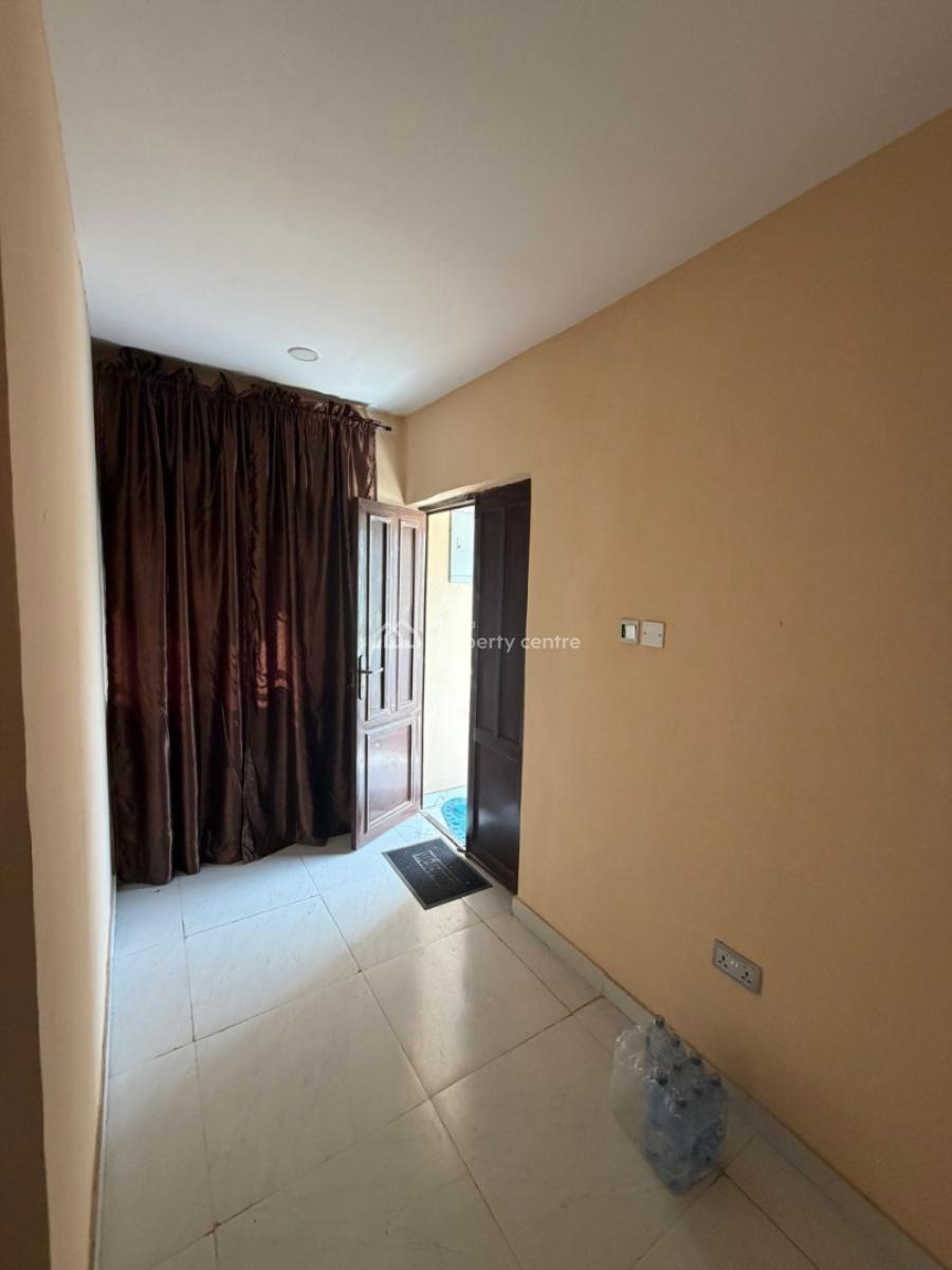3 Bedroom Flat with Acs at Kolapo Ishola Gra., Kolapo Ishola Gra Akobo, Ibadan, Oyo, Flat / Apartment for Rent
