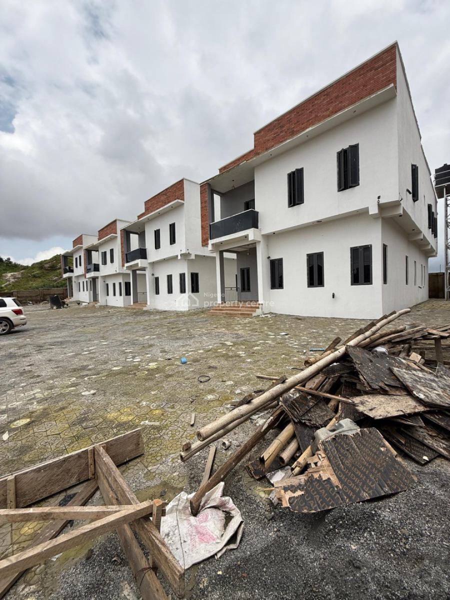 Distress 4 Bedrooms Fully Detached Duplex, H-medix Axis, Guzape District, Abuja, Detached Duplex for Sale