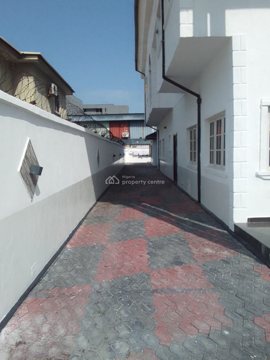 3bedroom Flat in Lekki Phase 1, Lekki Phase 1, Lekki Phase 1, Lekki, Lagos, Flat / Apartment for Rent