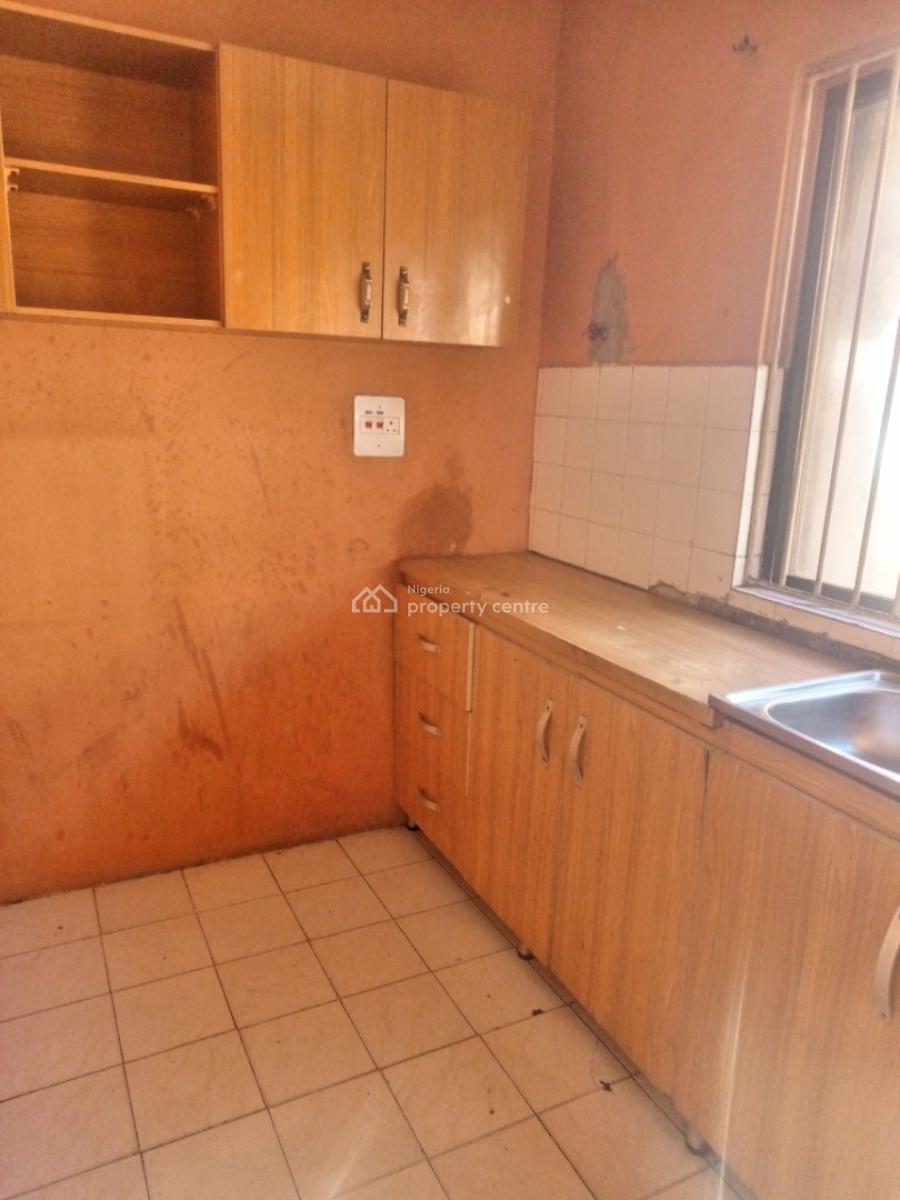 Well Maintained 2 Bedroom with One Room En Suite, Adeniyi Jones, Ikeja, Lagos, Flat / Apartment for Rent