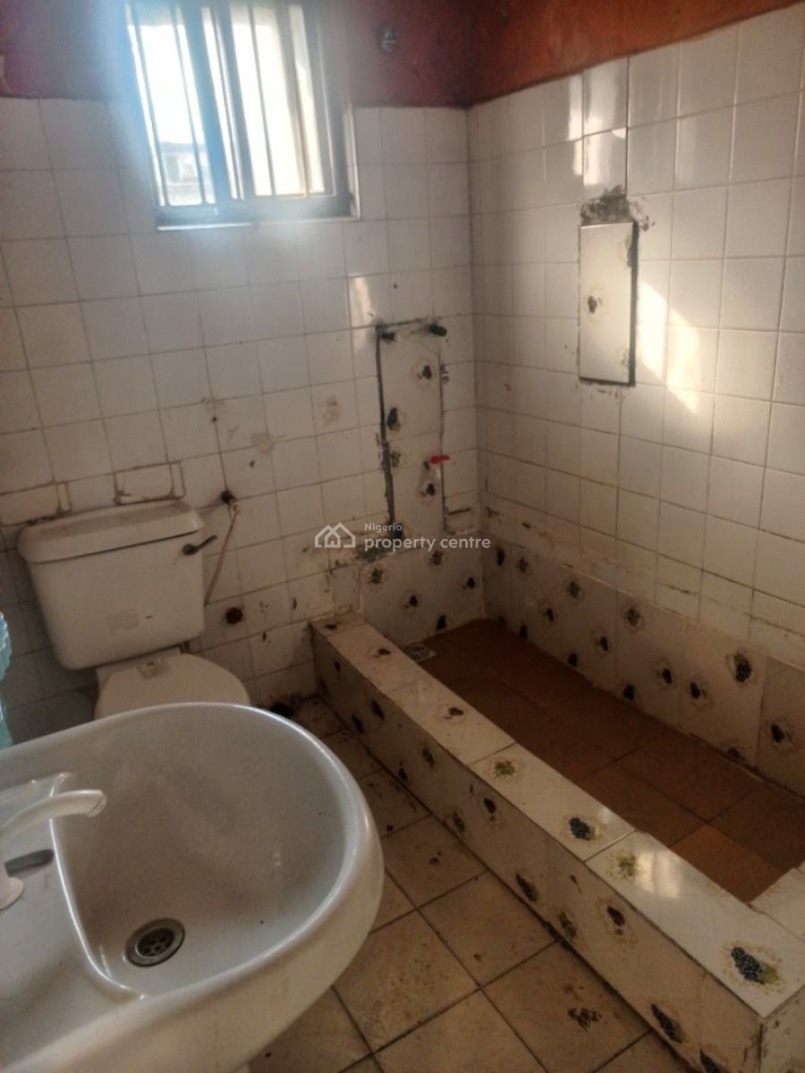 Well Maintained 2 Bedroom with One Room En Suite, Adeniyi Jones, Ikeja, Lagos, Flat / Apartment for Rent