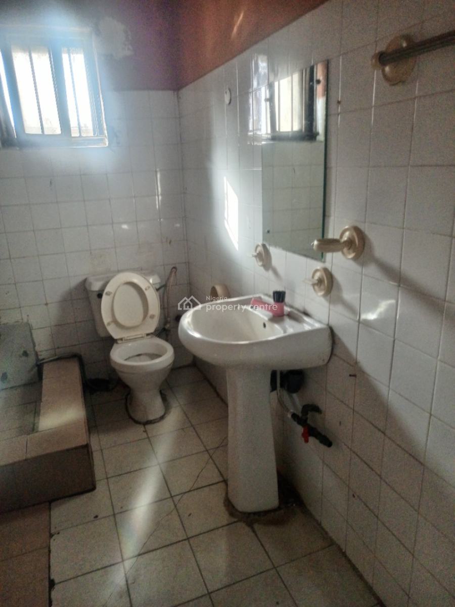 Well Maintained 2 Bedroom with One Room En Suite, Adeniyi Jones, Ikeja, Lagos, Flat / Apartment for Rent