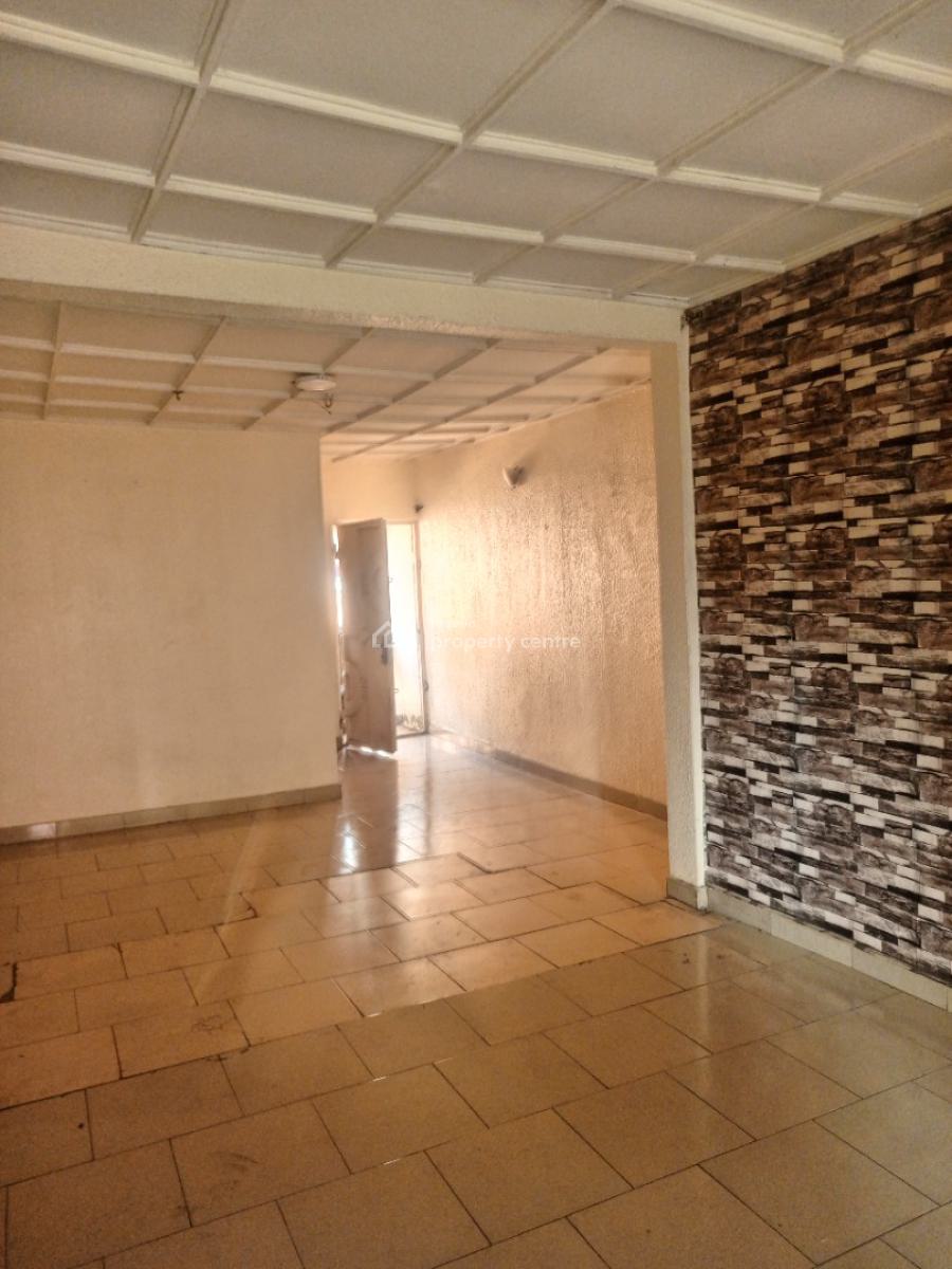 Well Maintained 2 Bedroom with One Room En Suite, Adeniyi Jones, Ikeja, Lagos, Flat / Apartment for Rent