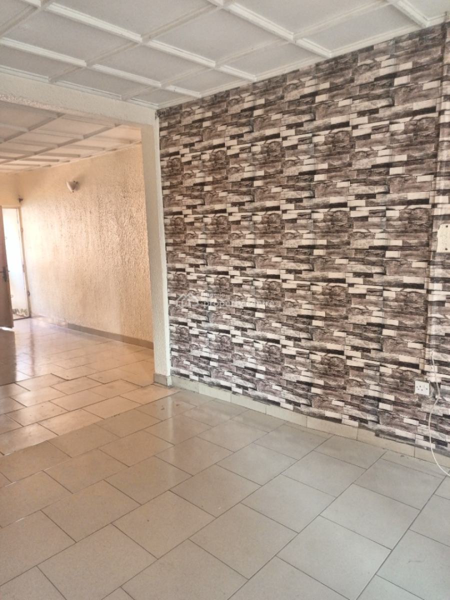 Well Maintained 2 Bedroom with One Room En Suite, Adeniyi Jones, Ikeja, Lagos, Flat / Apartment for Rent