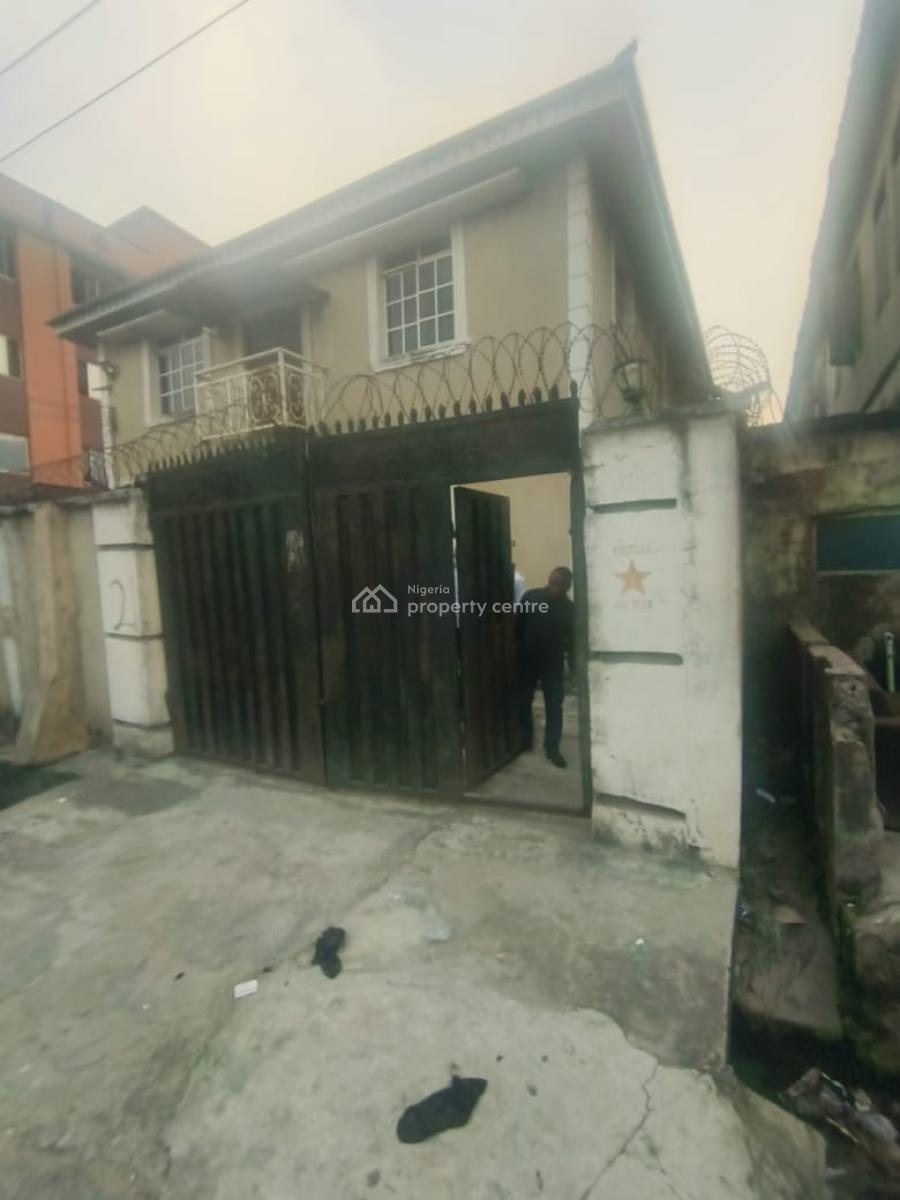 4 Nos of 2 Bedroom Flat, 2 Nos of Mini Flat, Onifade Street, Mushin, Lagos, Block of Flats for Sale