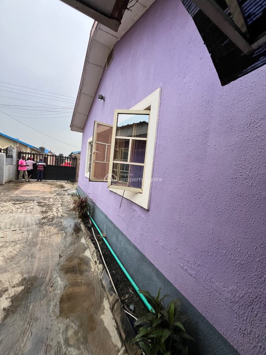 Well Maintained 3 Bedroom Bungalow in Sparklight Estate, Sparklight Estate Magboro , Prayercity Camp Ground, Magboro, Ogun, Detached Bungalow for Sale