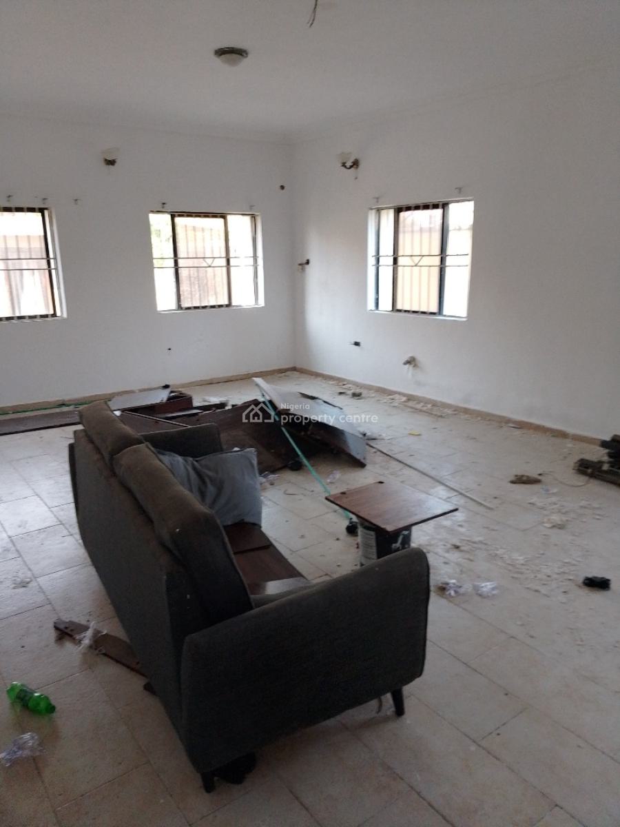 Specious Room for Commercial, Off Road 11, Lekki Phase 1, Lekki, Lagos, Flat / Apartment for Rent