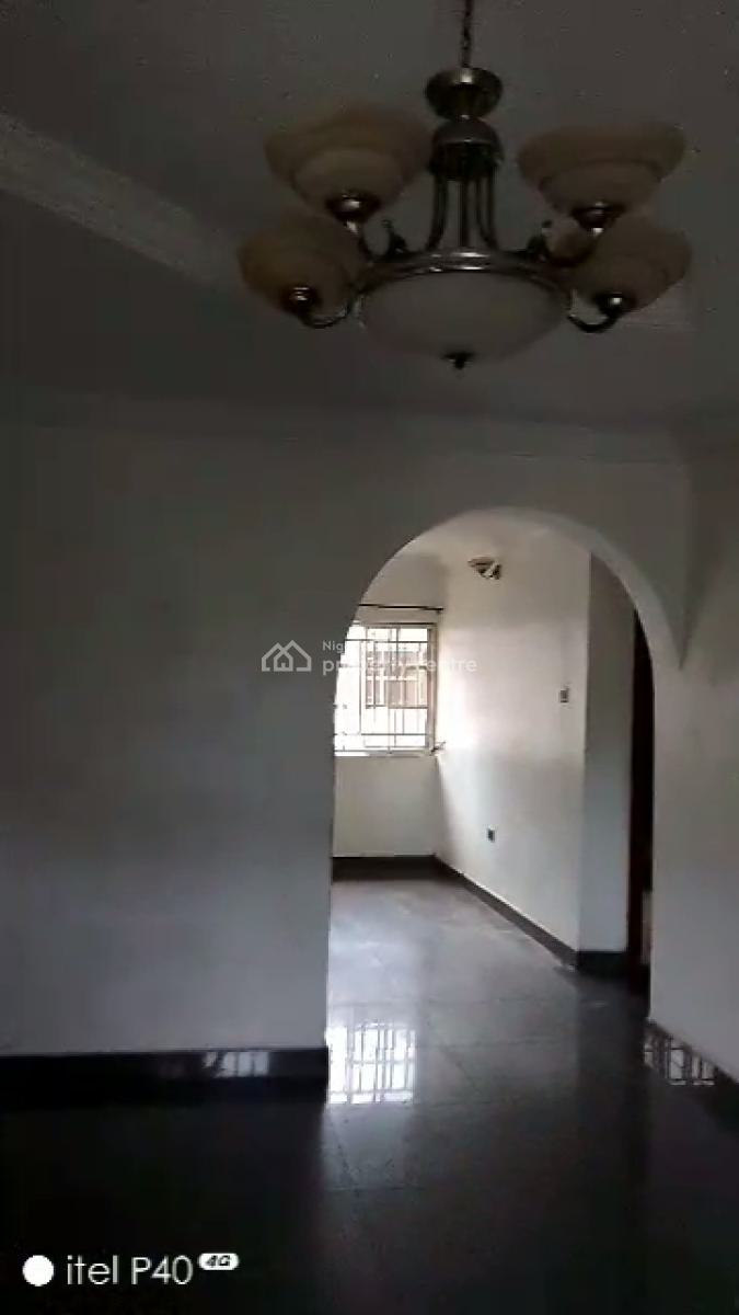 Decent & Spacious 3 Bedroom Apartment  (upstairs), Adeniyi Jones, Ikeja, Lagos, Flat / Apartment for Rent
