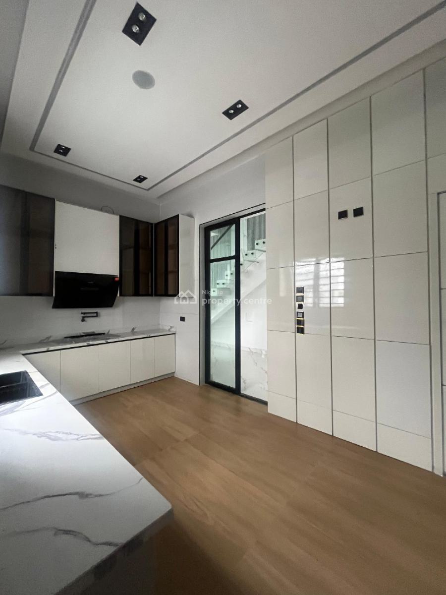 Neatly Built 5 Bedrooms Fully Detached Duplex with Bq, Lekki, Lagos, Detached Duplex for Sale