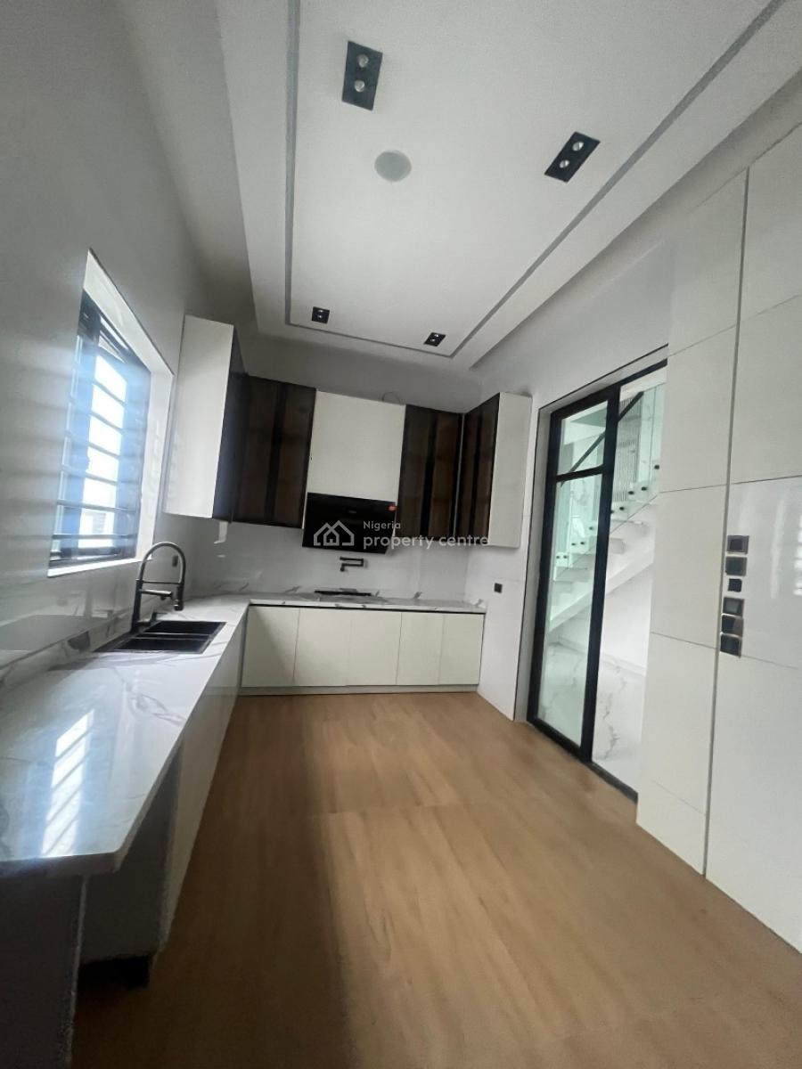 Neatly Built 5 Bedrooms Fully Detached Duplex with Bq, Lekki, Lagos, Detached Duplex for Sale
