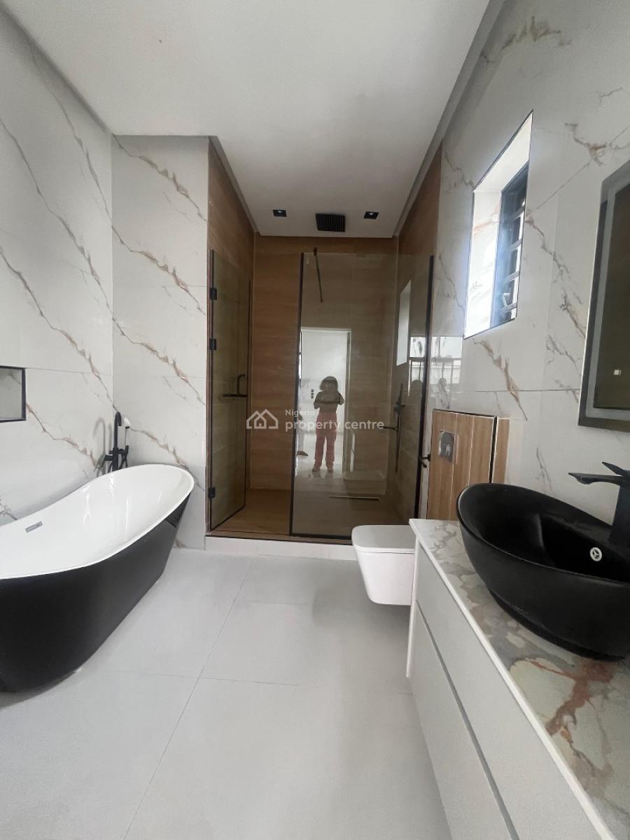 Neatly Built 5 Bedrooms Fully Detached Duplex with Bq, Lekki, Lagos, Detached Duplex for Sale