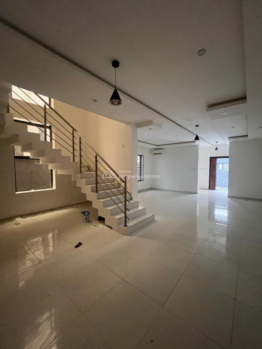 Neatly Built 6 Bedrooms Semi Detached Duplex with Bq, Lekki, Lagos, Semi-detached Duplex for Sale