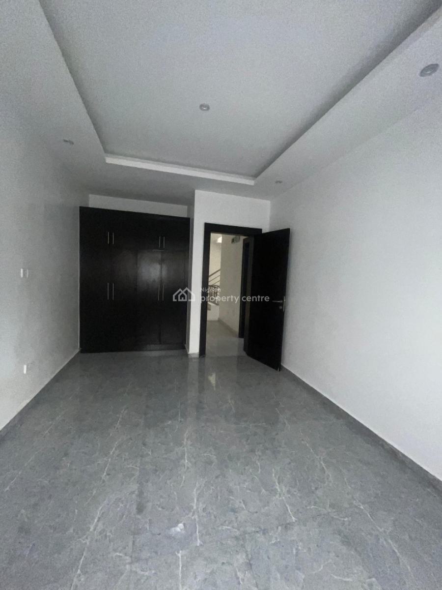 Neatly Built 6 Bedrooms Semi Detached Duplex with Bq, Lekki, Lagos, Semi-detached Duplex for Sale