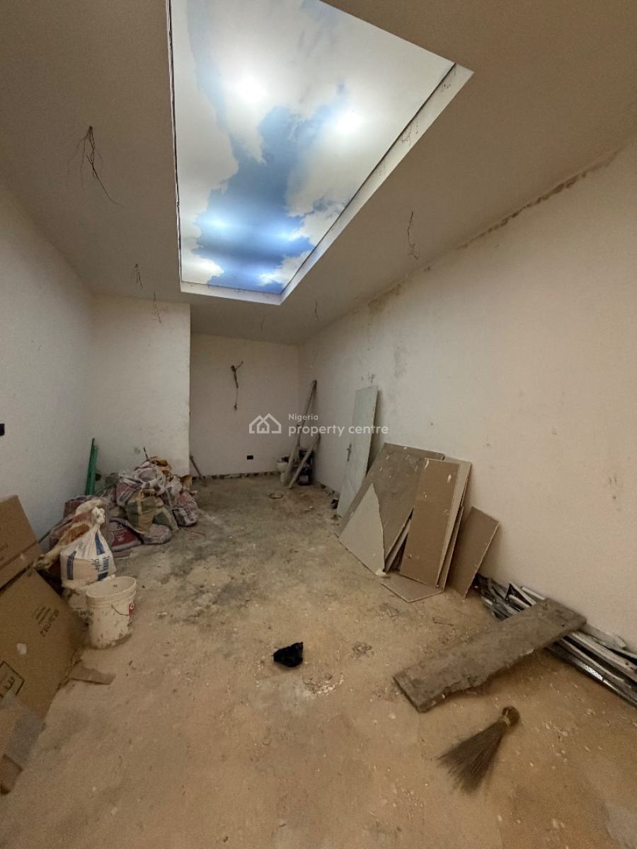 82 Sqm of Shop/ Space in a Nice Location, Lekki Phase 1, Lekki, Lagos, Shop for Rent