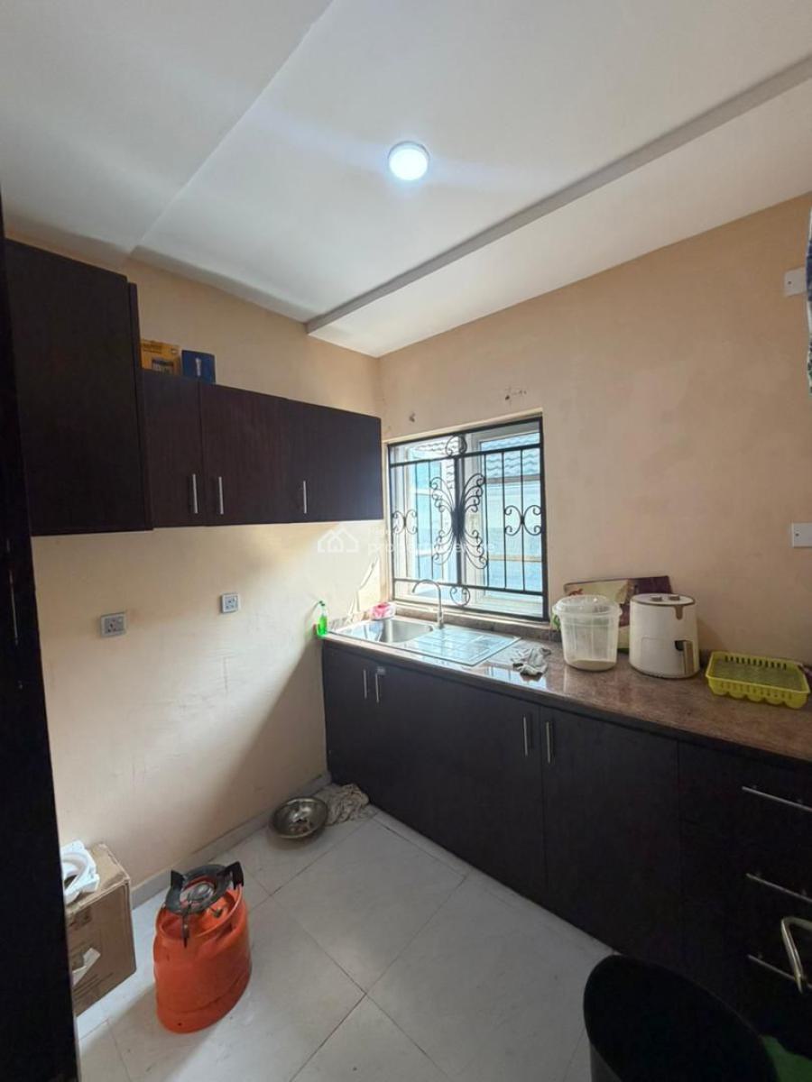 Nicely Built 3-bedroom Flat Furnished with Air Conditioner, Kolapo Ishola Gra, Akobo, Ibadan, Oyo, Flat / Apartment for Rent