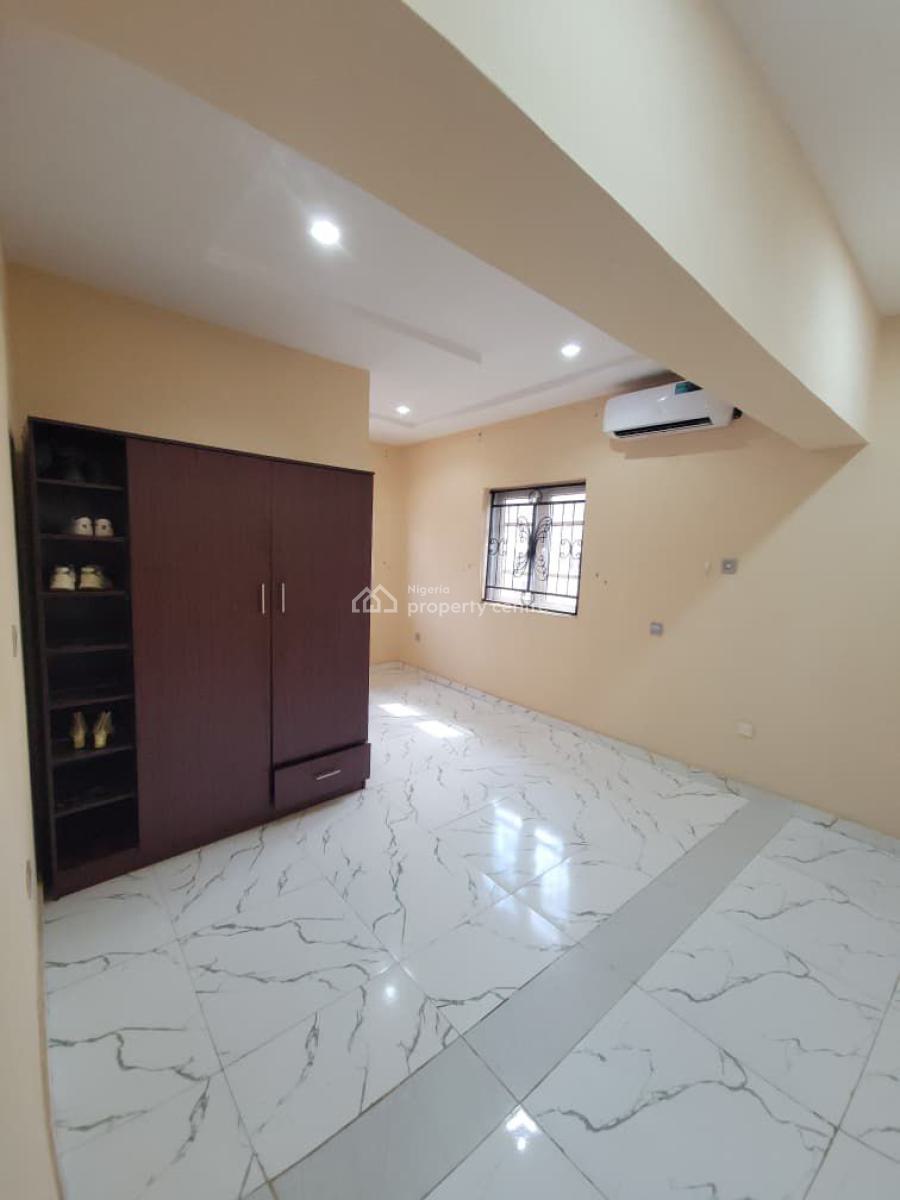 Nicely Built 3-bedroom Flat Furnished with Air Conditioner, Kolapo Ishola Gra, Akobo, Ibadan, Oyo, Flat / Apartment for Rent